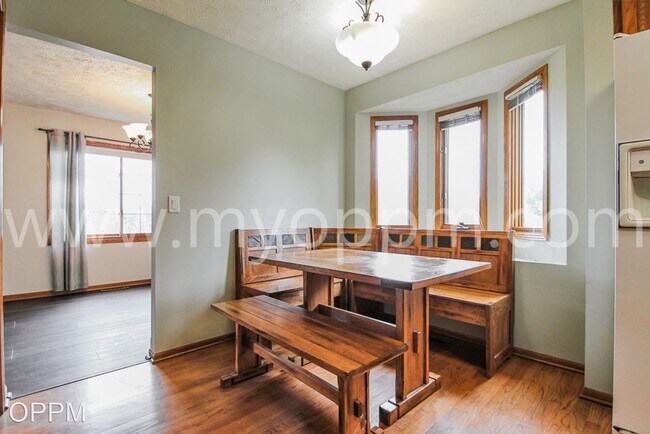 Building Photo - 4 br, 3 bath House - 8212 S. 67th Ct.