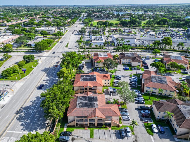 Foto del edificio - 18206 Mediterranean Blvd