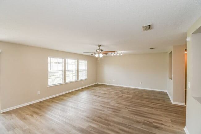 Building Photo - 7157 Beekman Lake Dr