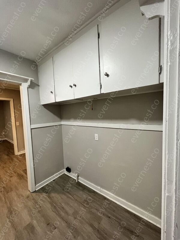 Building Photo - 472 E Northside Dr