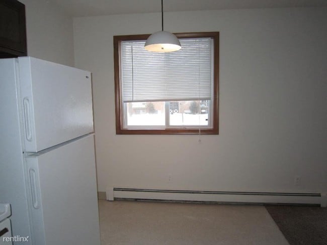 Building Photo - 2 br, 1 bath Apartment - Martin House Apts 32