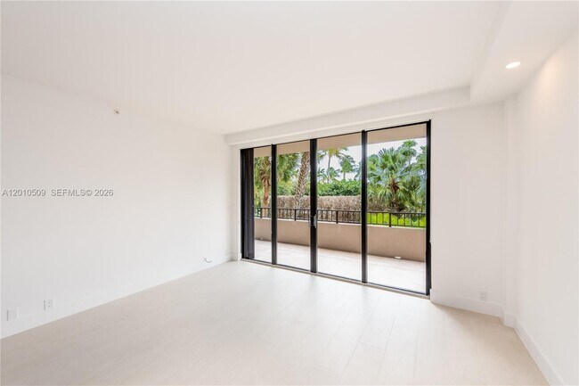 Foto del edificio - 151 Crandon Blvd