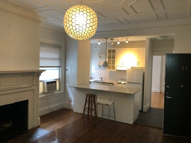 Building Photo - 465 Park Dr