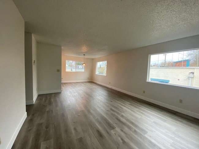 Building Photo - TV1232* - A