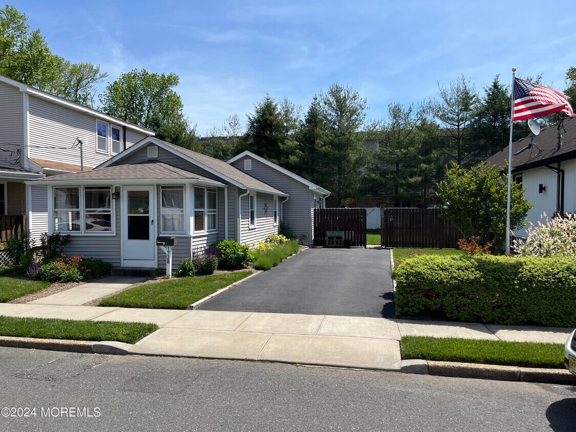 Foto principal - 1728 Belmont Ave