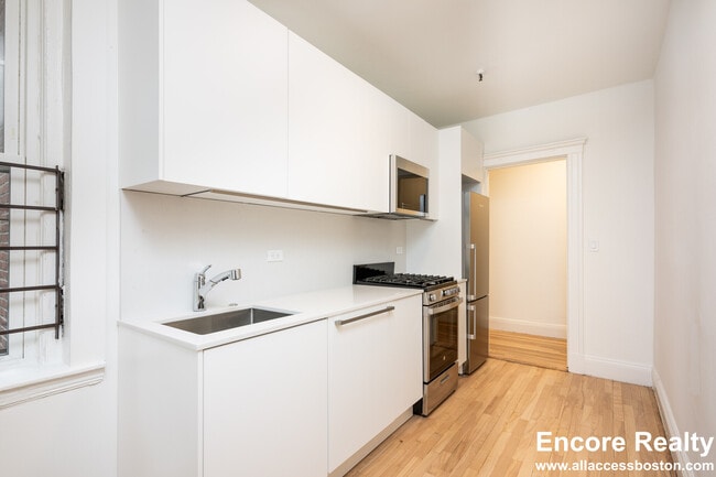 Building Photo - 288 Chestnut Hill Ave