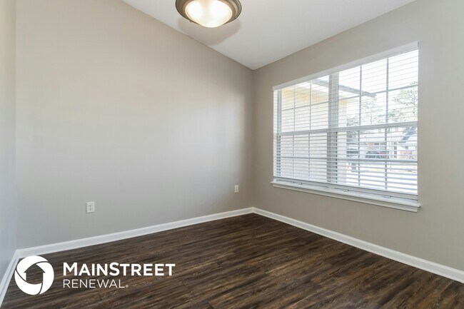 Foto del edificio - 6639 Leslie Oaks Ln