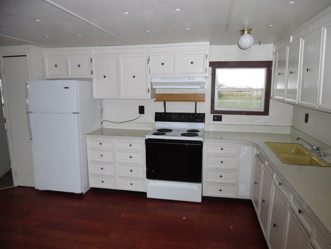 Foto del edificio - 3 bed /2 Bath Trailer on Large Lot