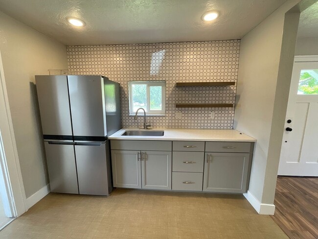 Building Photo - Delightful 2 bedroom cottage