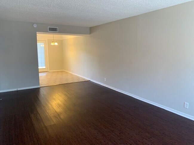 Building Photo - 1865 Poplar Woods Cir E
