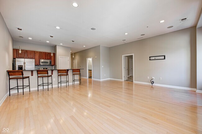 Foto del edificio - 350 N Meridian St