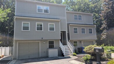 Building Photo - 20 Winterberry Way