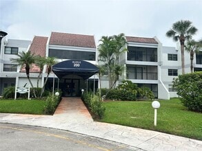 Building Photo - 200 Lakeview Dr