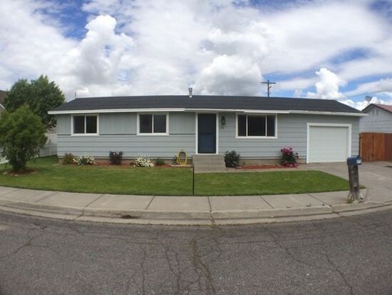 Building Photo - Clean and Comfortable home