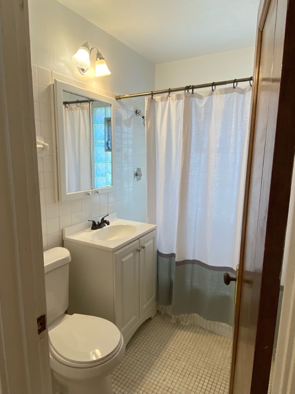 Building Photo - 5723 W Wells St