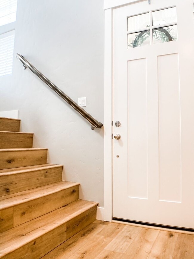 Building Photo - 3 Bedroom 3 1/2 Bathroom Home Located on a Corner Lot in Harris Ranch