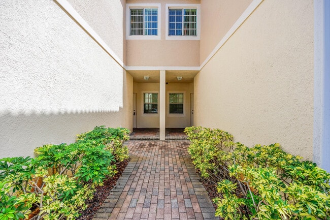 Building Photo - 5441 Via Delray Blvd