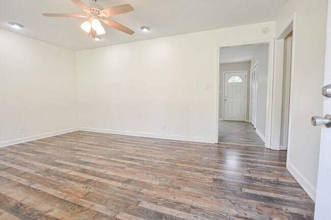 Foto del edificio - Updated Three Bedroom!