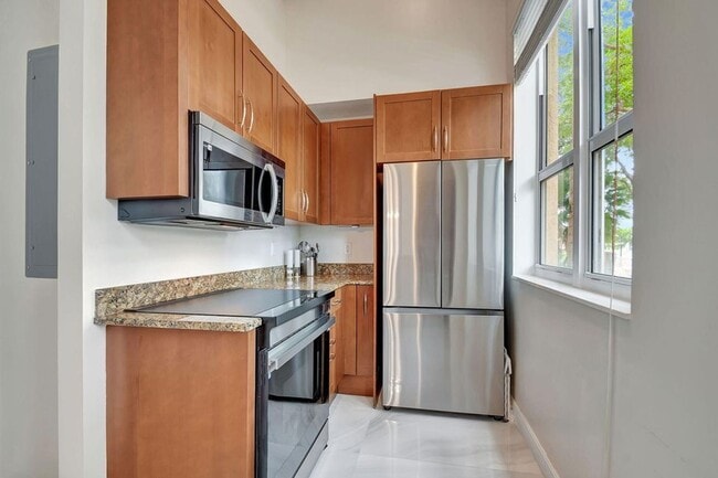 Photo - 350 N Federal Hwy House