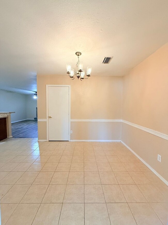 Building Photo - 3401 W Sage Ct