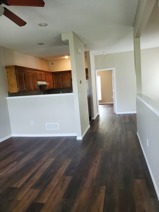 Foto del edificio - 10335 Parkview Ave