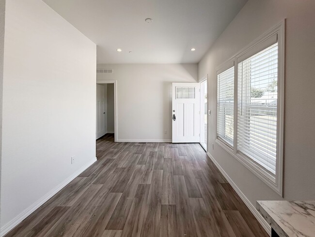 Building Photo - 26452 S San Jacinto St