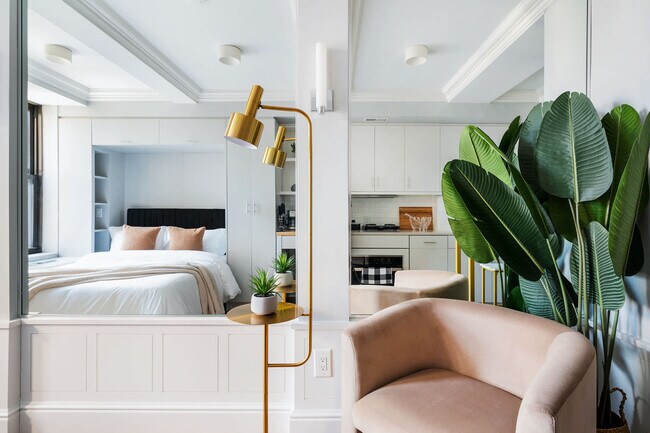 Building Photo - 240 W 73rd St