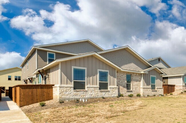 Foto del edificio - GORGEOUS 2 BEDROOM FOUR PLEX LOCATED IN MI...