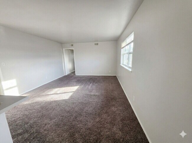 Foto del edificio - Upgrade Your Lifestyle, Not Your Budget – No Security Deposit Required!