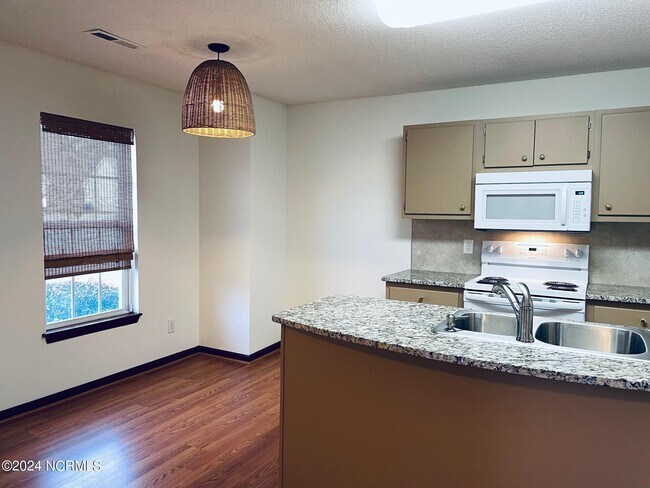 Building Photo - 1122 Brownlea Dr