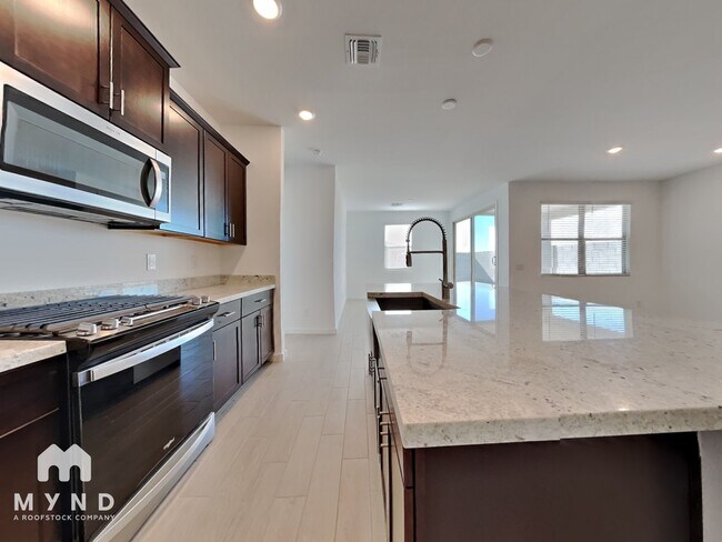 Building Photo - 17335 W Sunnyslope Ln