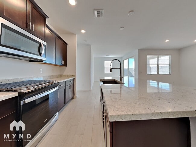 Foto del edificio - 17335 W Sunnyslope Ln