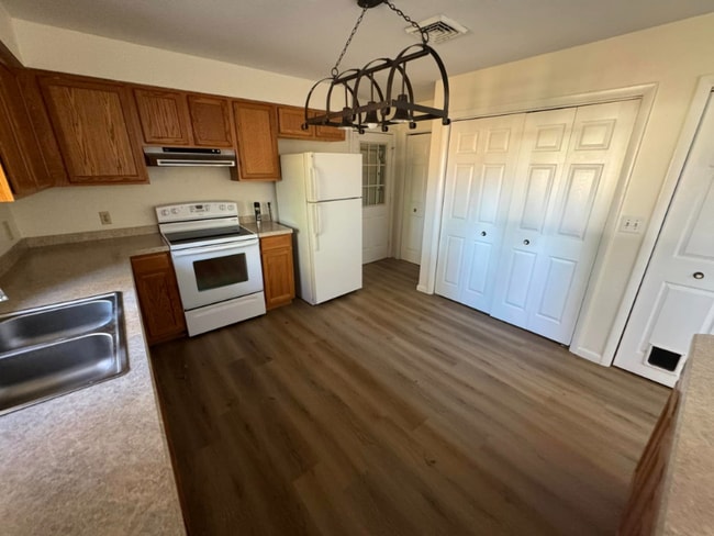 Foto del edificio - 268 Banning Rd