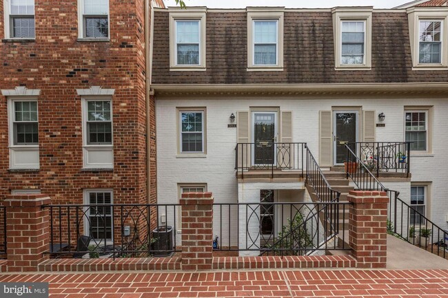 Building Photo - 3291 Sutton Pl NW