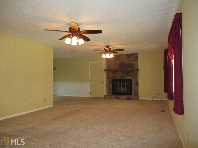 Foto del edificio - 218 Mill Ridge Ct