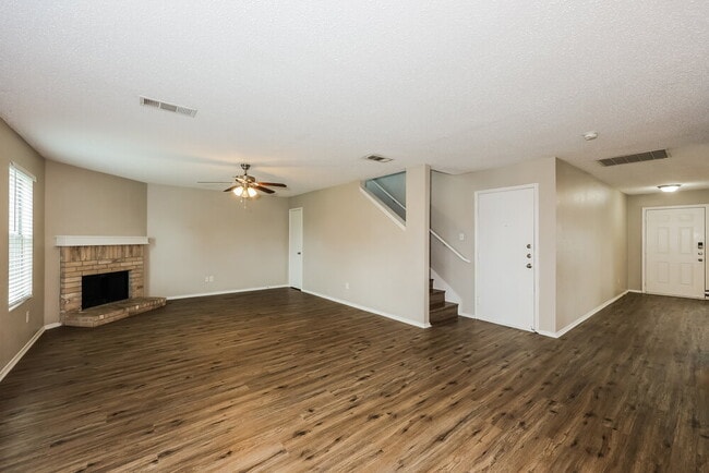 Building Photo - 944 Dunkirk Ln