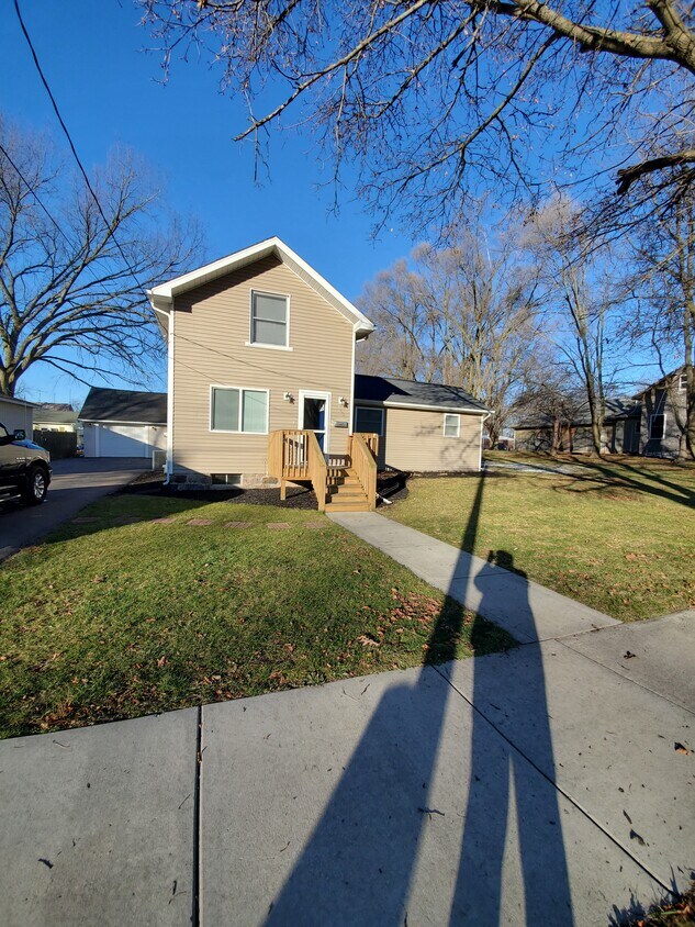 Primary Photo - 555 Centreville St