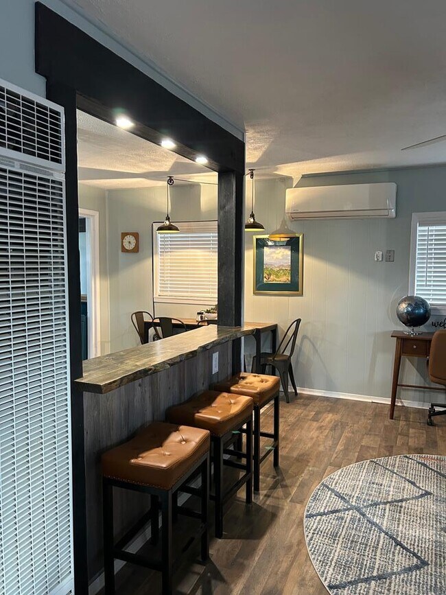 Building Photo - 205 S 11th St