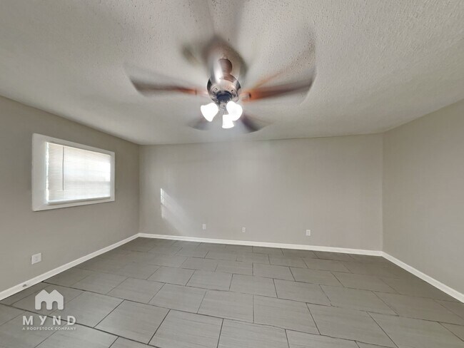 Foto del edificio - 5607 Maple Tree Dr