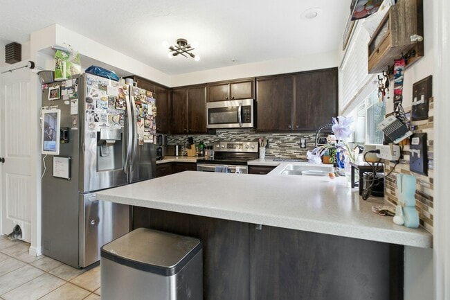 Building Photo - 913 S 1213 E