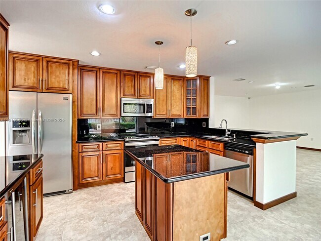 Building Photo - 9884 SW 154th Ct