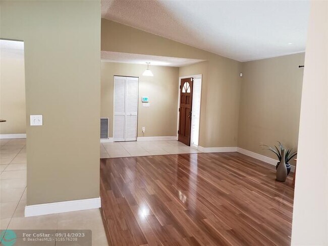 Foto del edificio - 6241 Sedgewyck Cir W