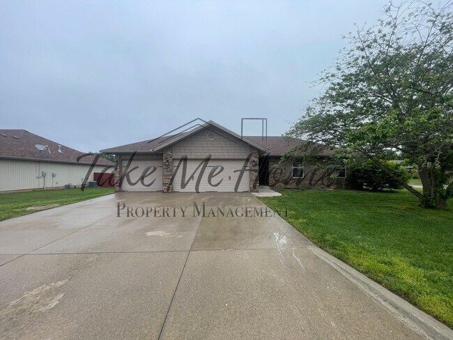 Foto del edificio - Modern 4-Bed, 2-Bath Home for Rent in Republic – 3-Car Garage & Private Fenced Yard
