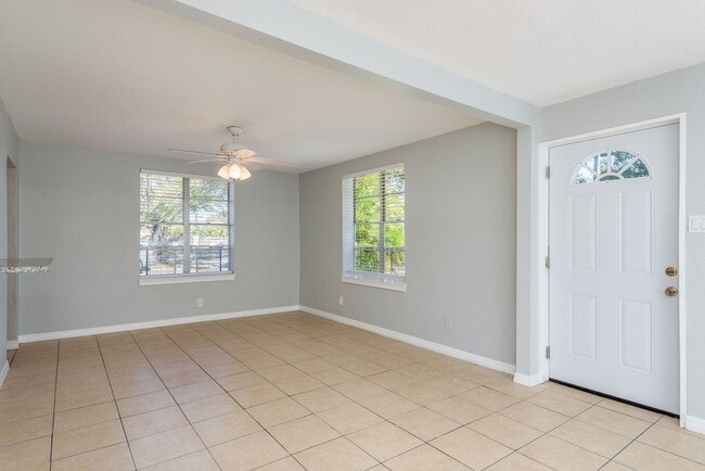 Building Photo - Renovated Home near the Beaches