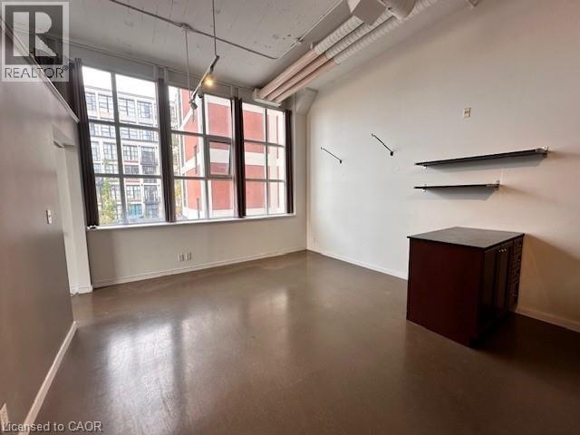 Photo du bâtiment - 410 King St W