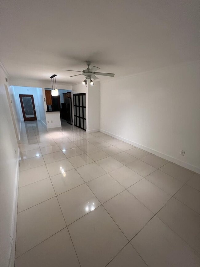 Open concept flows seamlessly - 1560 NE 127th St