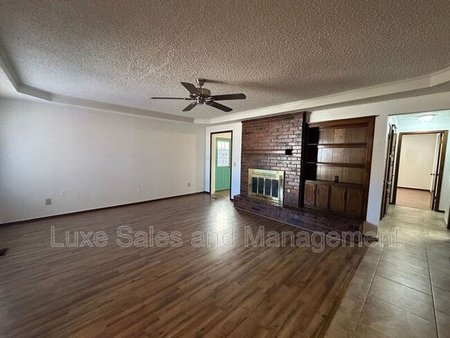 Building Photo - 9904 Larkspur Ln