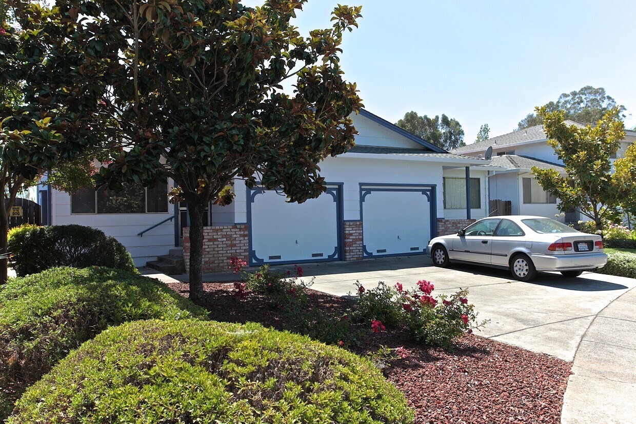 Building Photo - 514-516 Joaquin Dr
