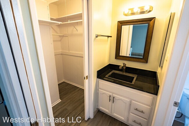 Interior Photo - 3753 Veteran - fully renovated unit in Los...