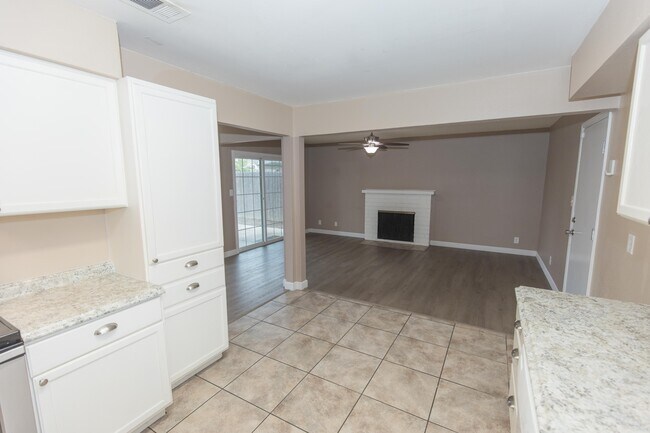 Foto del edificio - 3022 W San Gabriel Ave